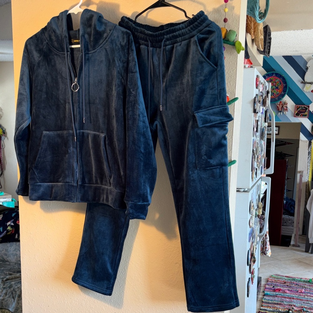 EUC Mira Lux brand dark teal green thick velour tracksuit set includes a zip-up